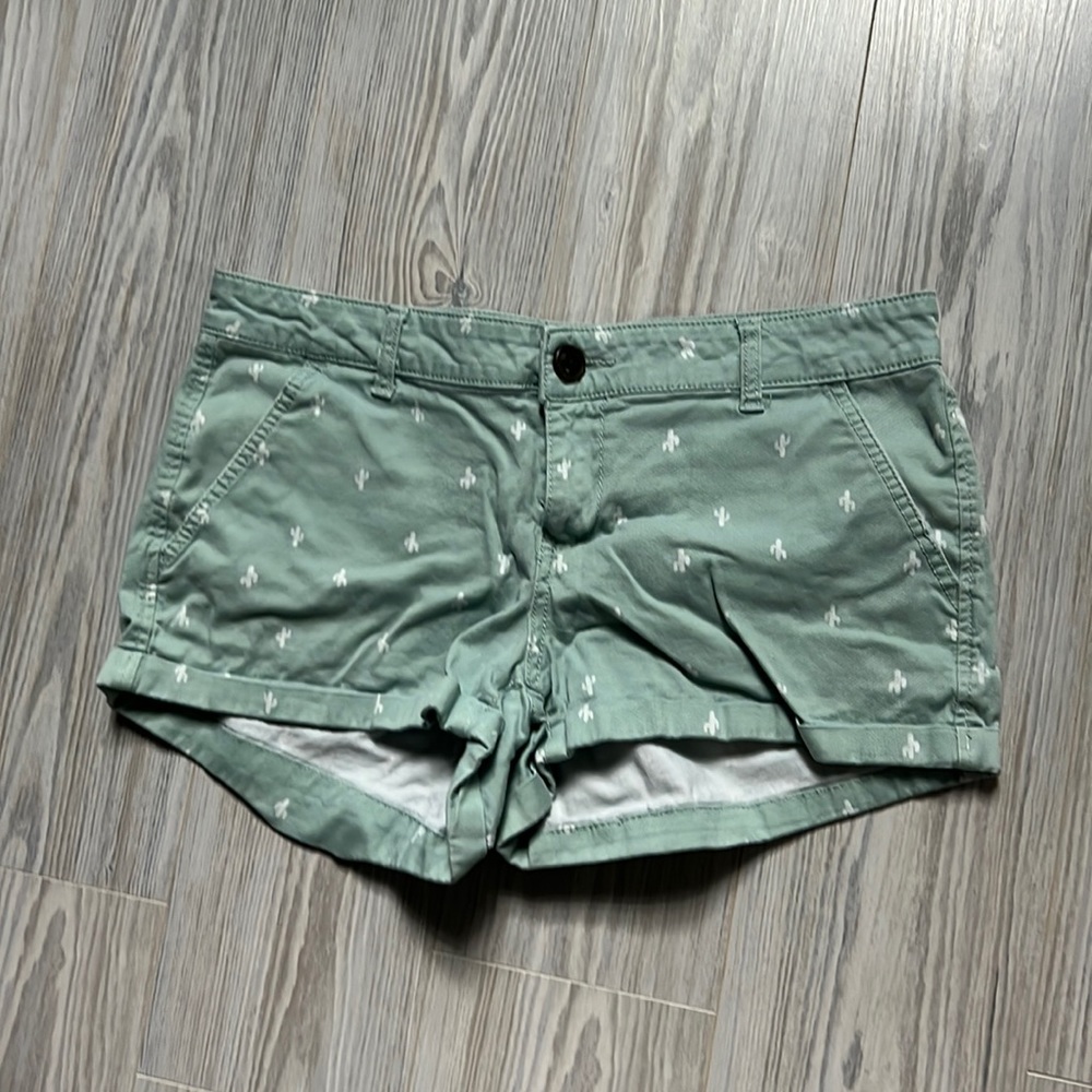 So Juniors mint Green and white Cactus stretch boyfriend shorts size 11